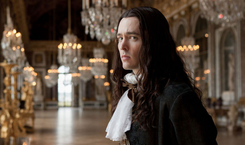 Foto: Alexander Vlahos, Versailles - Copyright: Thibault Grabherr, Canal+