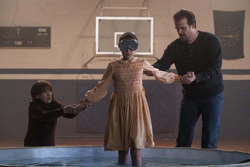 Winona Ryder, Millie Bobby Brown & David Harbour, Stranger Things - Copyright: Curtis Baker/Netflix Foto: Winona Ryder, Millie Bobby Brown & David Harbour, Stranger Things - Copyright: Curtis Baker/Netflix