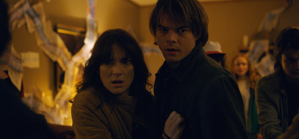 Foto: Winona Ryder & Charlie Heaton, Stranger Things - Copyright: Courtesy Netflix