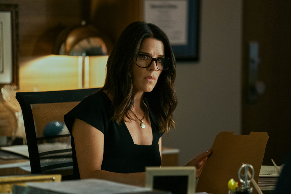 Foto: Neve Campbell, The Lincoln Lawyer - Copyright: 2022 Netflix, Inc.; Lara Solanki/Netflix