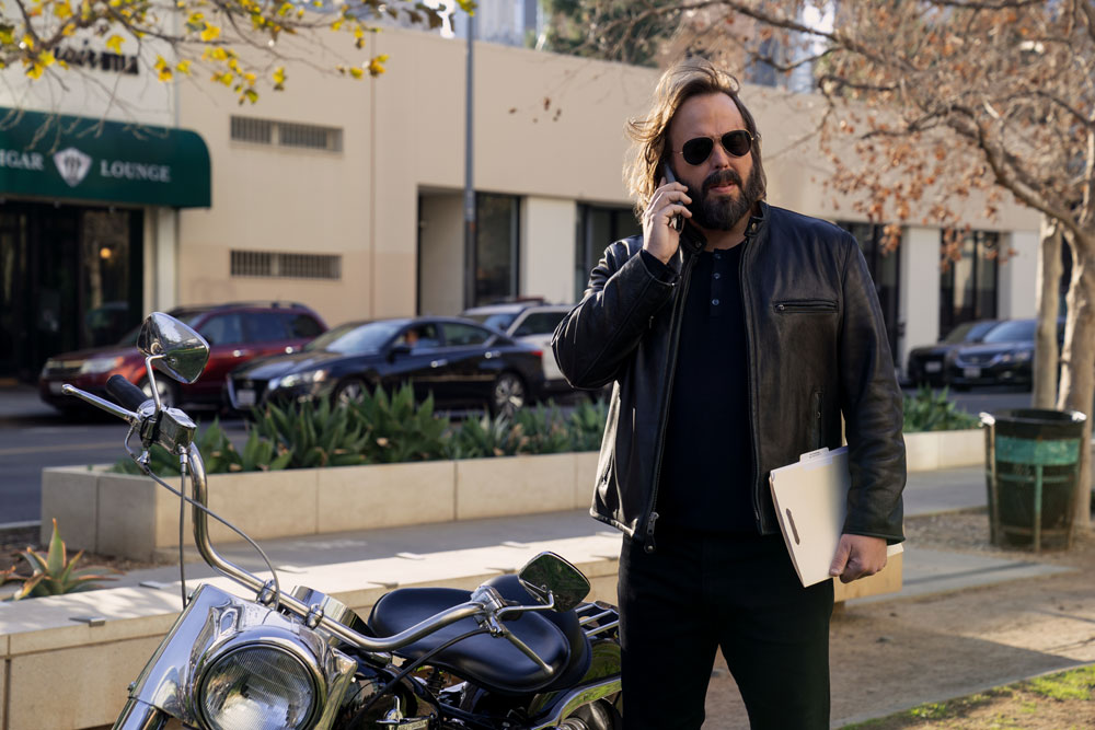 Foto: Angus Sampson, The Lincoln Lawyer - Copyright: 2023 Netflix, Inc.; Lara Solanki/Netflix