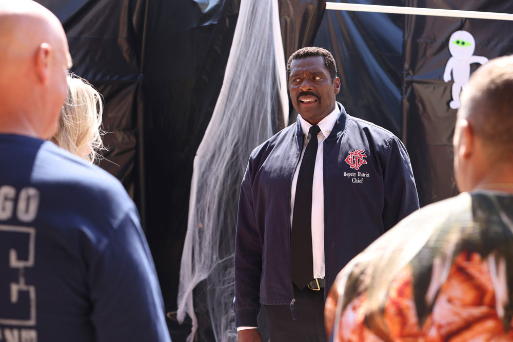 Foto: Eamonn Walker, Chicago Fire - Copyright: Universal Studios. Alle Rechte vorbehalten.; 2022 NBCUniversal Media, LLC.; Adrian S Burrows Sr/NBC