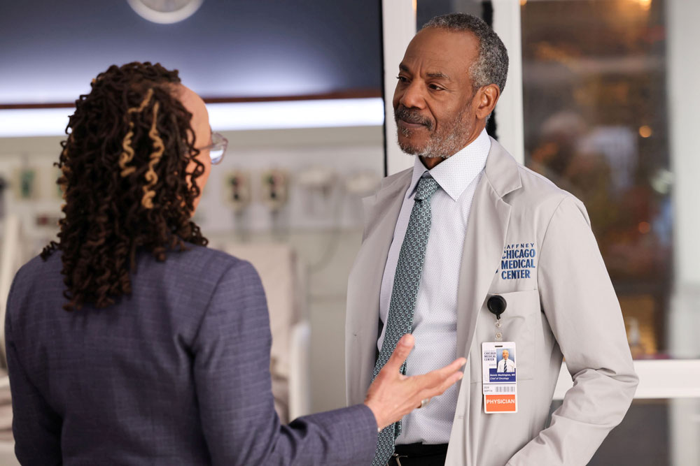 Foto: S. Epatha Merkerson & John Earl Jenks, Chicago Med - Copyright: 2024 Universal Television LLC. All Rights Reserved.; George Burns Jr/NBC