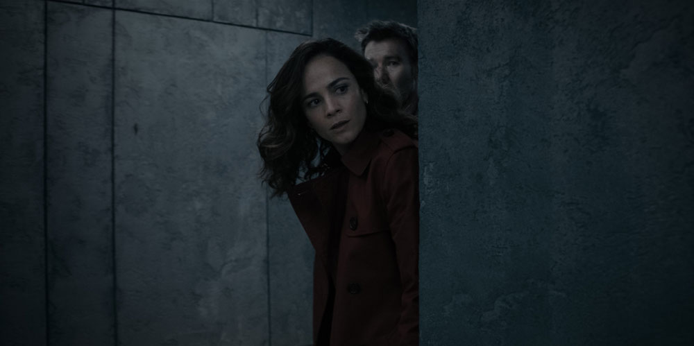 Foto: Alice Braga & Joel Edgerton, Dark Matter - Der Zeitenläufer - Copyright: Apple TV+