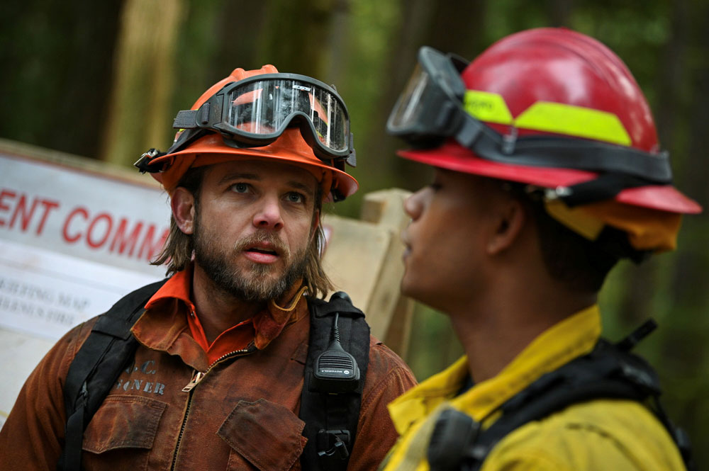 Foto: Max Thieriot, Jordan Calloway, Fire Country - Copyright: 2024 CBS Broadcasting, Inc. All Rights Reserved.; Sergei Bachlakov/CBS