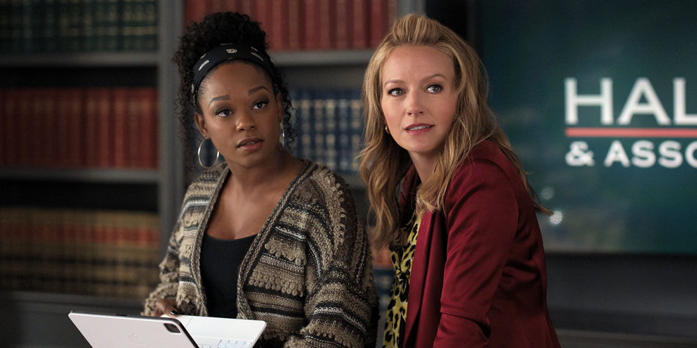 Foto: Jazz Raycole & Becki Newton, The Lincoln Lawyer - Copyright: 2024 Netflix, Inc.; Courtesy of Netflix