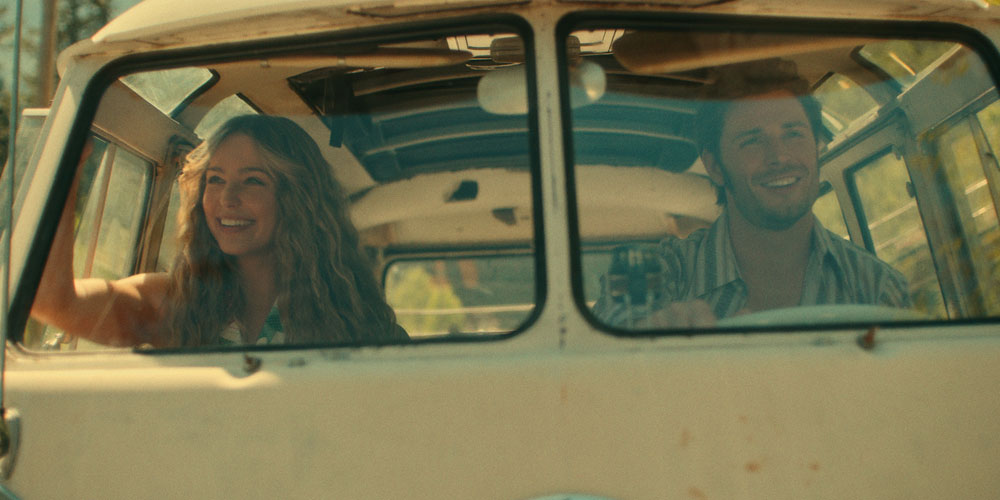 Foto: Jessica Rothe & Callum Kerr, Virgin River - Copyright: 2024 Netflix, Inc.; Courtesy of Netflix