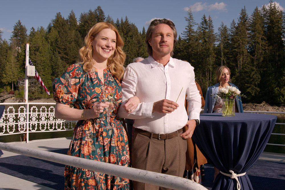 Foto: Alexandra Breckenridge, Martin Henderson & Zibby Allen, Virgin River - Copyright: 2024 Netflix, Inc.; Courtesy of Netflix