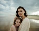 Foto: Tilda Cobham-Hervey & Alyla Browne, Die verlorenen Blumen der Alice Hart - Copyright: Amazon Studios; Hugh Stewart