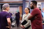 Foto: Steven Weber, S. Epatha Merkerson & Guy Lockard, Chicago Med - Copyright: Universal Studios. Alle Rechte vorbehalten.; 2022 NBCUniversal Media, LLC; George Burns Jr/NBC