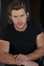 Foto: Greyston Holt - Copyright: Gordon Dumka Photography
