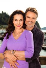 Foto: Andie MacDowell & Dylan Neal, Cedar Cove - Copyright: 2013 Crown Media United States LLC