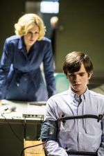 Foto: Vera Farmiga & Freddie Highmore, Bates Motel - Copyright: 2014 Universal Pictures