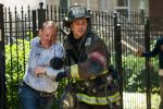 Foto: Michael Nanfria & Taylor Kinney, Chicago Fire - Copyright: 2016 NBCUniversal Media; Parrish Lewis/NBC