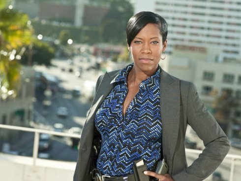 Foto: Regina King, Southland (© TBS/Mitch Haaseth)