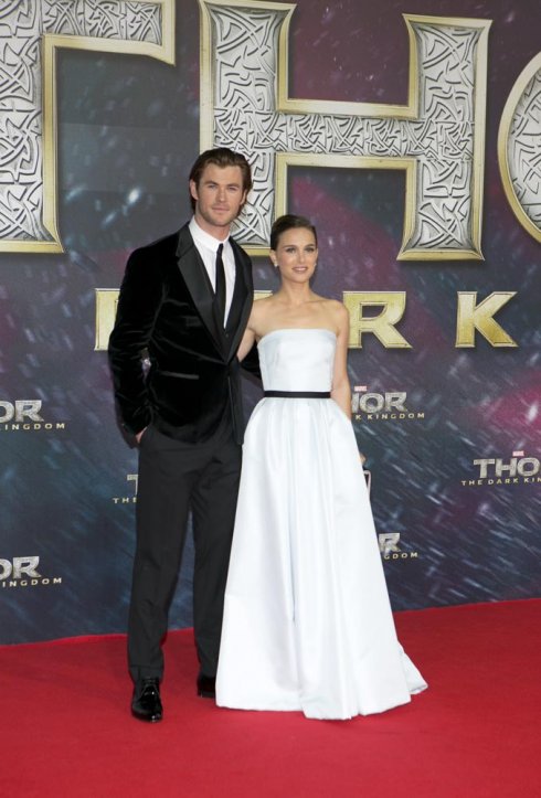 Foto: Chris Hemsworth und Natalie Portman bei der Deutschlandpremiere von Marvels "Thor: The Dark Kingdom" am 27. Oktober 2013 in Berlin (© WDSMP/folioscope; Hanna Boussouar/folioscope)