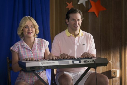 Foto: Amy Poehler & Bradley Cooper, Wet Hot American Summer: First Day of Camp (© Saeed Adyani/Netflix ® All Rights Reserved.)