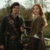 Foto: Offizielles Bild zur "Outlander"-Prequel-Serie "Blood Of My Blood", die jeweils die Geschichte von Jamies und Claires Eltern erzählt. (© 2025 Sony Pictures Entertainment. All Rights Reserved.; 2024 Starz Entertainment, LLC; Sanne Gault/Starz/Sony Pictures Television)